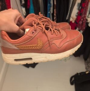 Nike Men's Brown Sneakers